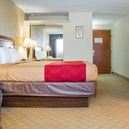 Econo Lodge Broken Arrow-Tulsa Екстер'єр фото