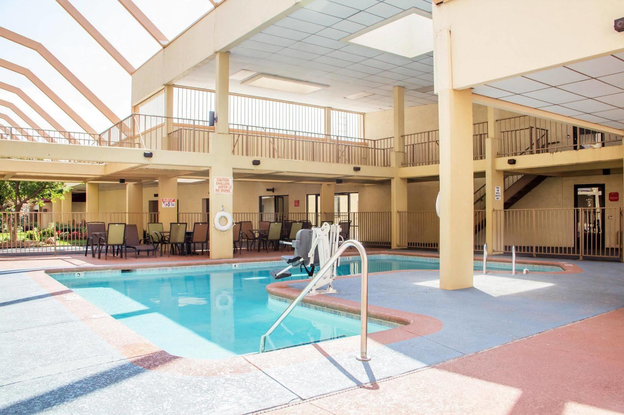 Econo Lodge Broken Arrow-Tulsa Екстер'єр фото